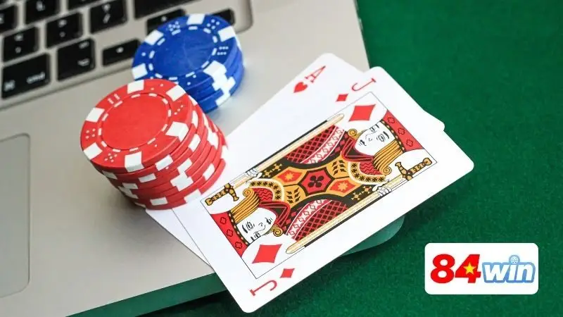 So sánh hai phiên bản Poker về ván đấu